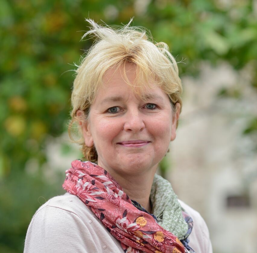 Dr Tracey Elliott